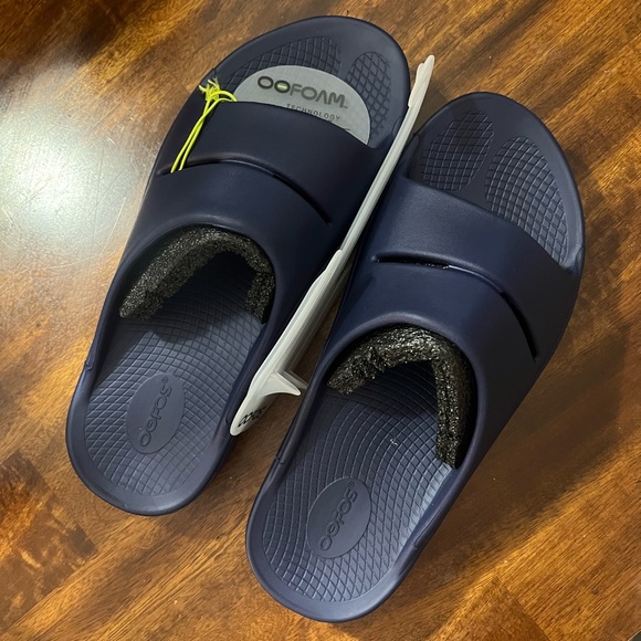 NWT OOFOS Recover Slides - M10 W12 - Picture 2 of 4